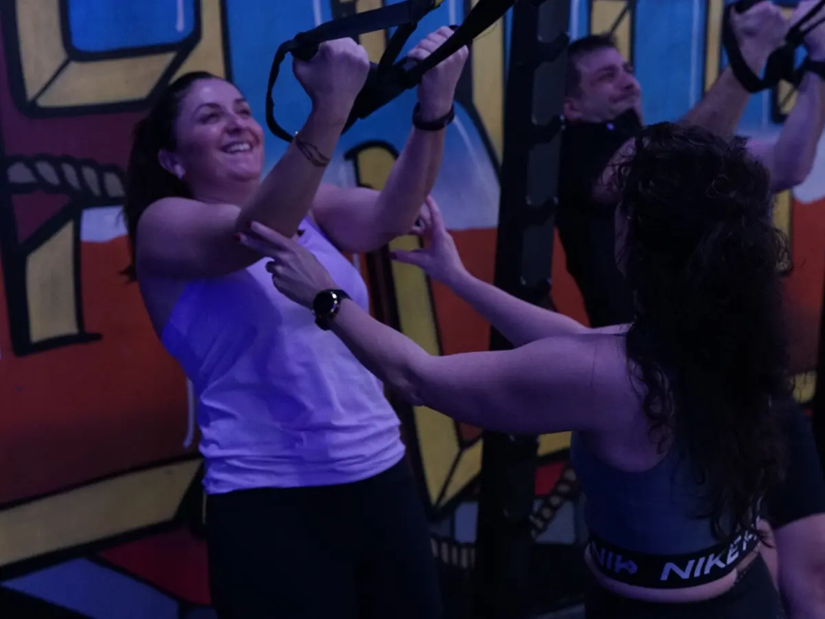 Entrenamiento TRX en suspensión en Tenisquash Alzira