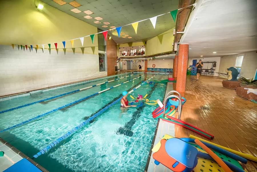 Escuela de natación en Alzira — Tenisquash