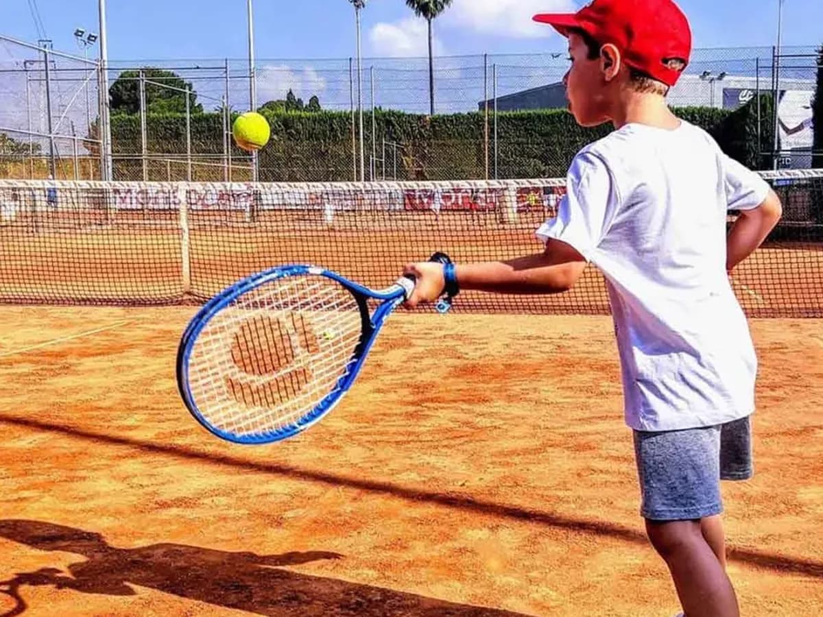 Escuela de tenis infantil en Alzira — Tenisquash