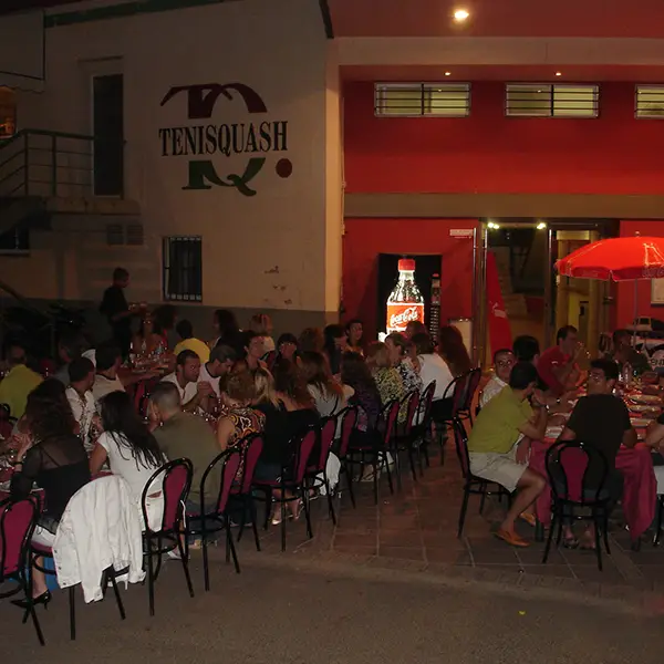 Cena al aire libre en Tenisquash