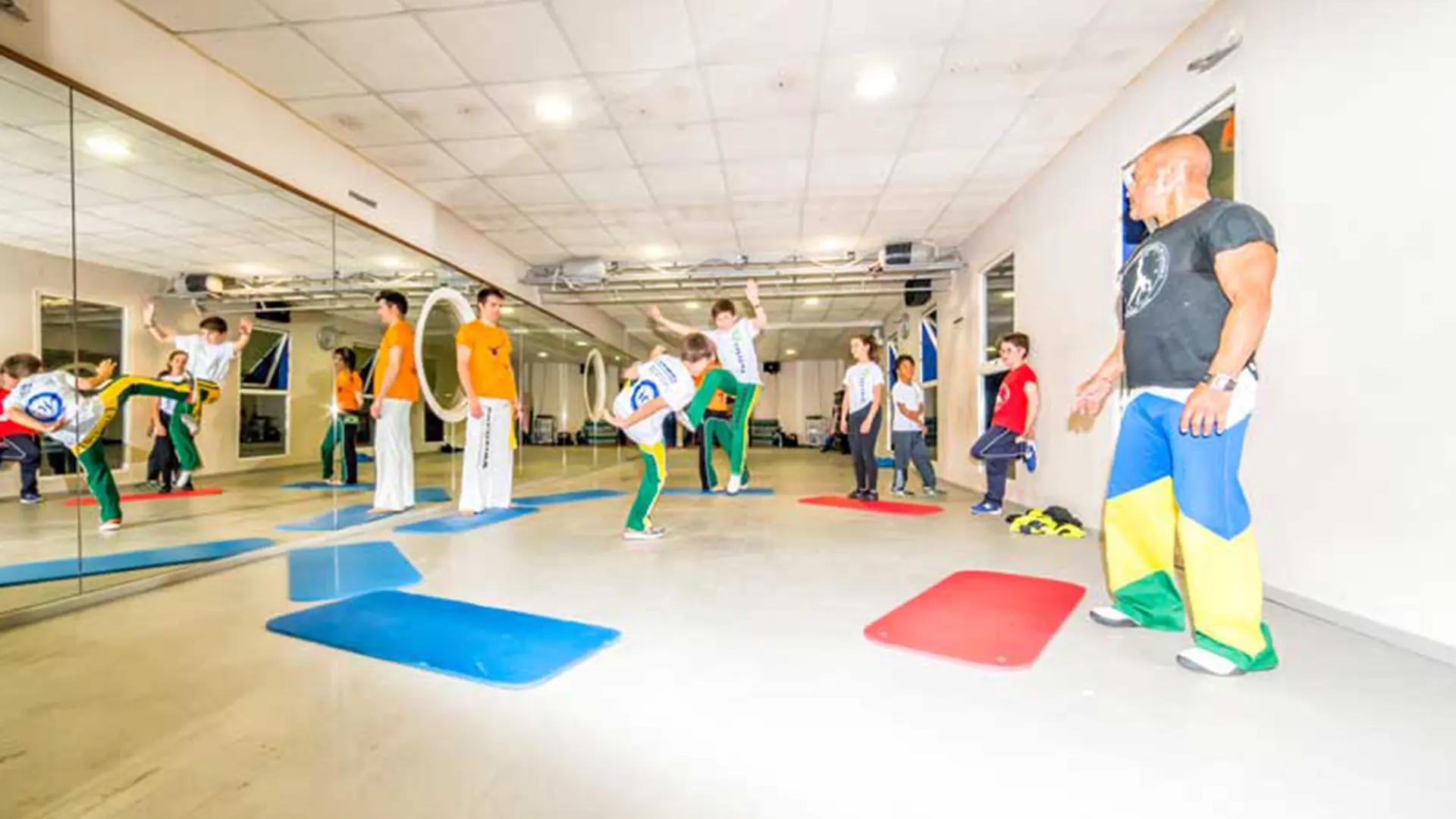 Capoeira en Alzira — Tenisquash Capoeira en Alzira — Tenisquash