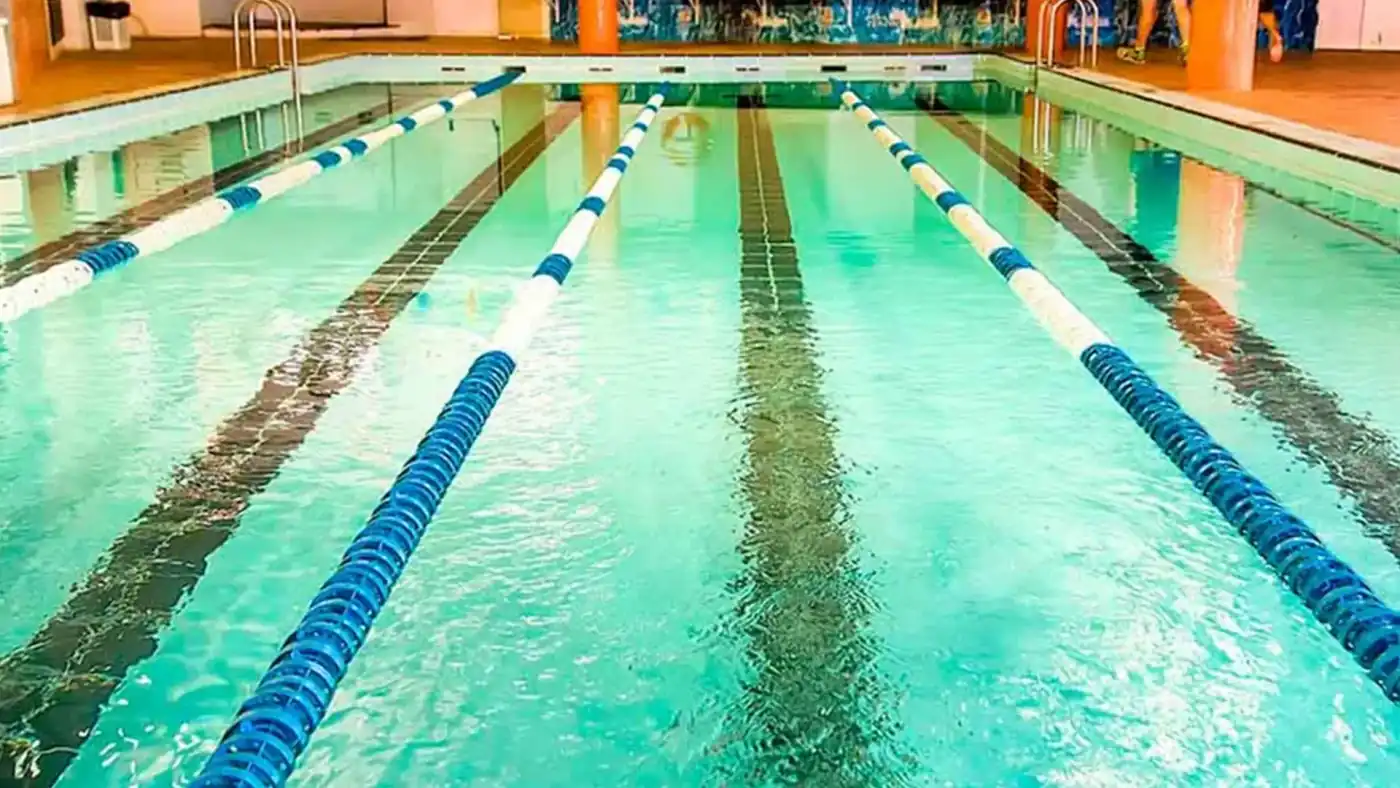 Piscina climatizada en Alzira — Tenisquash Piscina climatizada en Alzira — Tenisquash